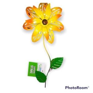 🌿 METAL FLOWER LAWN & GARDEN STAKE 🌿